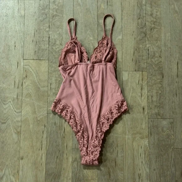 Victoria Secret Lace Bodysuit Dusty Pink Size Small - Picture 2 of 4